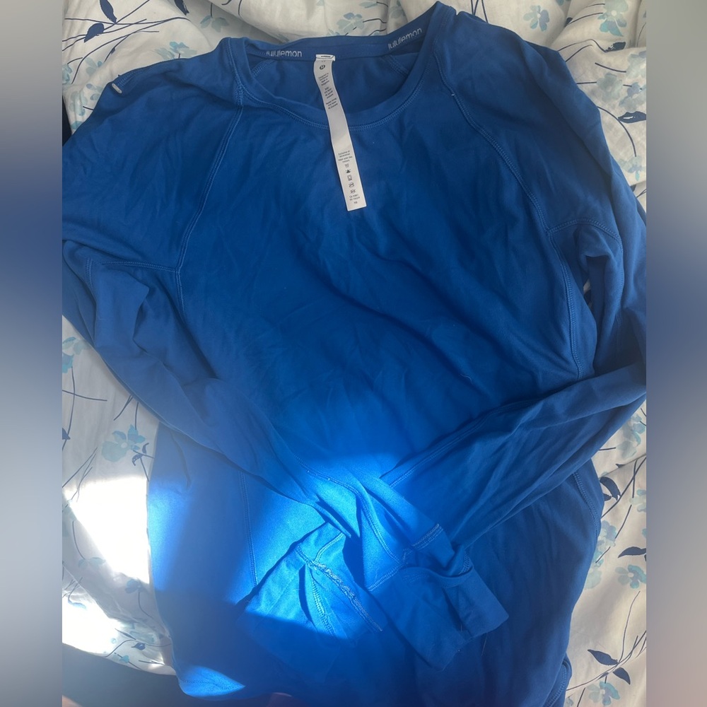 Lululemon long sleeve shirt ! Size 12